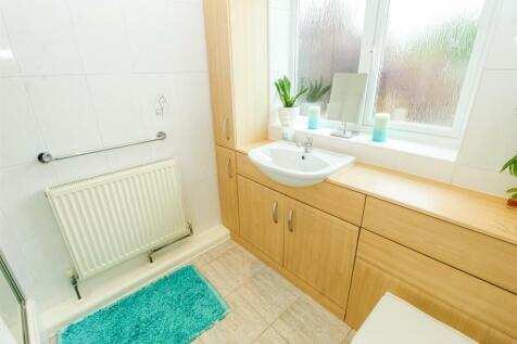SHOWER ROOM/W.C.