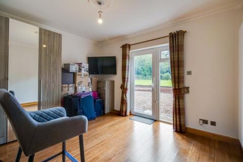 ANNEX LIVING/DINING ROOM