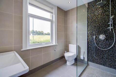 SHOWER ROOM/W.C.