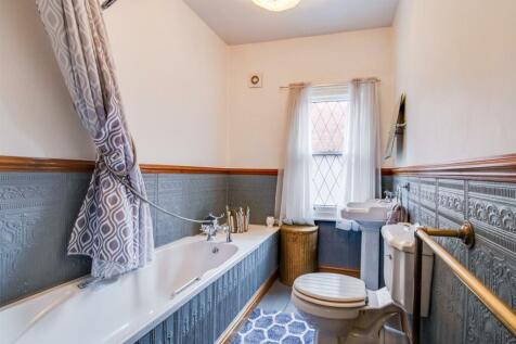 BATHROOM/W.C.
