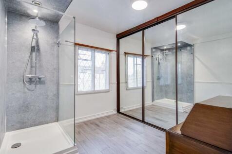 EN SUITE SHOWER ROOM