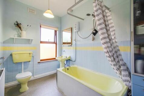 BATHROOM/W.C.