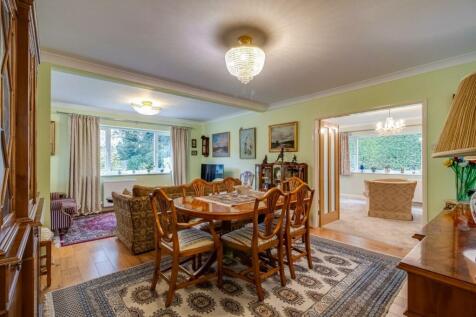 DINING/SITTING ROOM