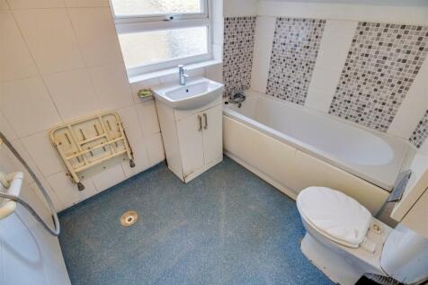 EN SUITE BATHROOM/W.C.
