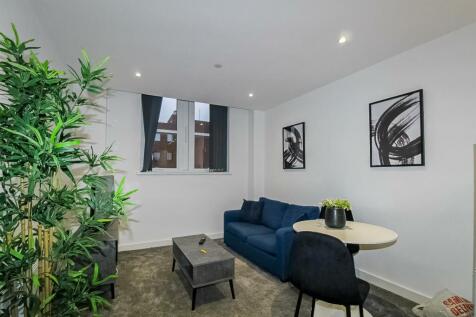 OPEN PLAN LIVING/KITCHEN
