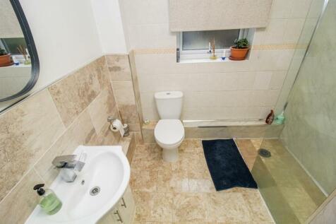 SHOWER ROOM/W.C.