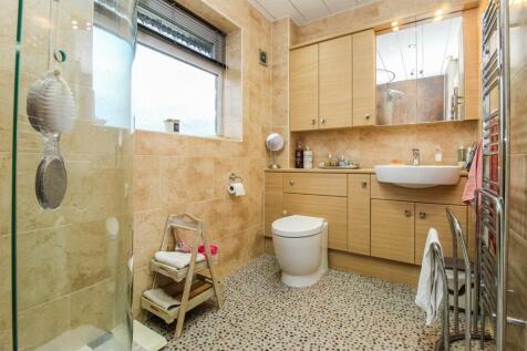 SHOWER ROOM/W.C.