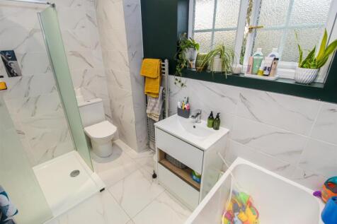 BATHROOM/W.C.