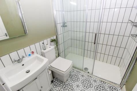 SHOWER ROOM/W.C.