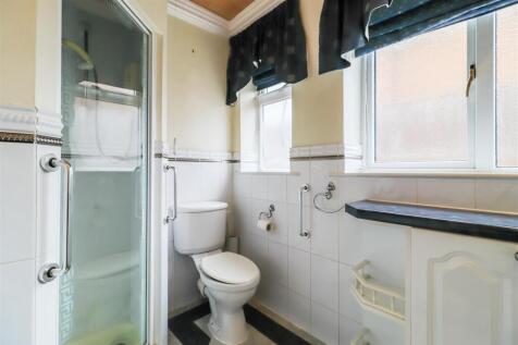 SHOWER ROOM/W.C.