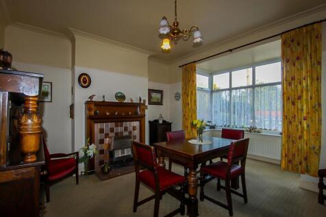 33 Castle Road front dining.jpg