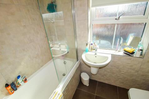 BATHROOM W.C.