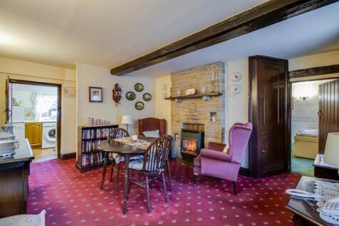 SITTING/DINING ROOM