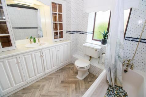 BATHROOM/W.C.