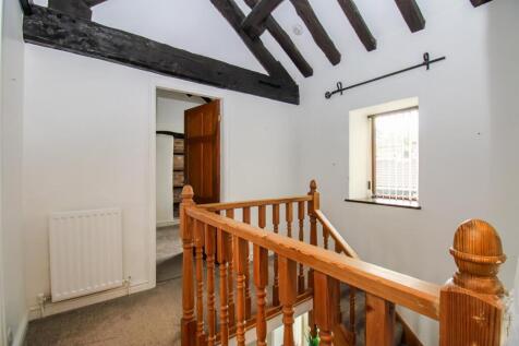 FIRST FLOOR LANDING