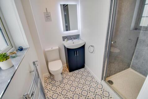 EN SUITE SHOWER ROOM