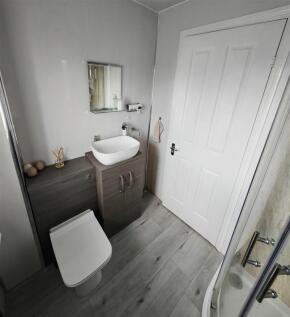 SHOWER ROOM/W.C.