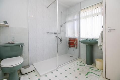 SHOWER ROOM/W.C.