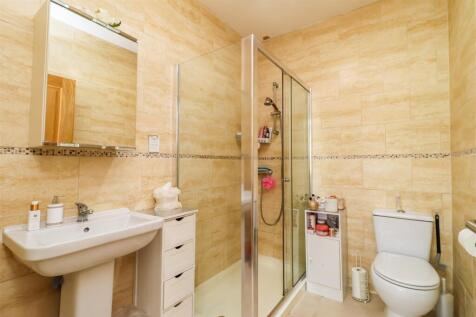 EN SUITE SHOWER ROOM/W.C.
