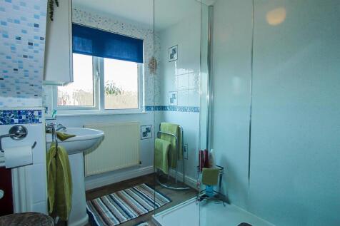 SHOWER ROOM/W.C.