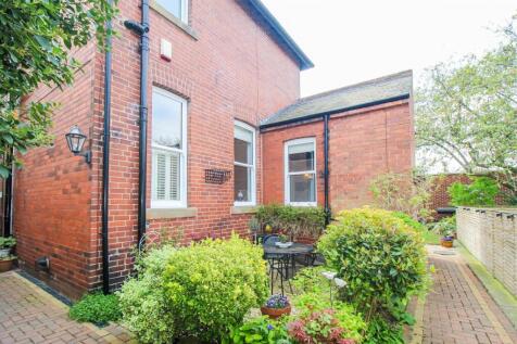 FLAT 3 GRAVELLED AREA