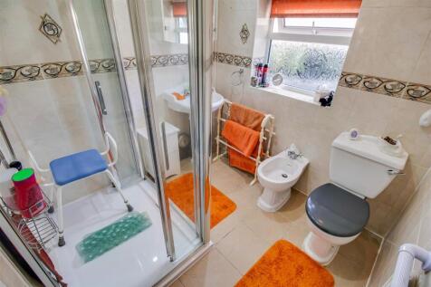 SHOWER ROOM/W.C.