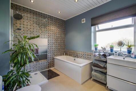 HOUSE BATHROOM