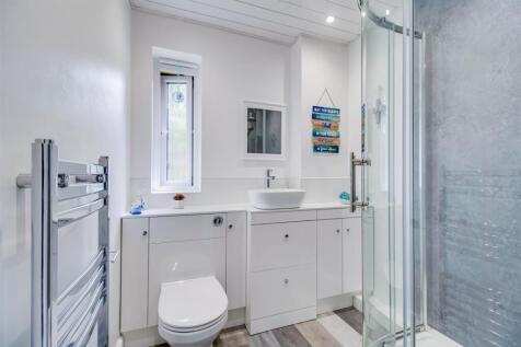 SHOWER ROOM/W.C.