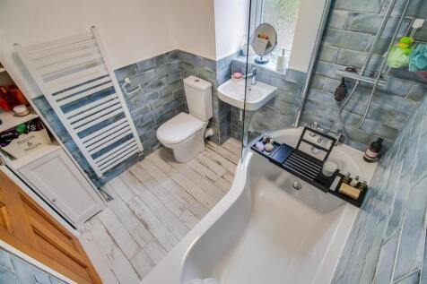BATHROOM/W.C.
