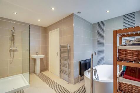 BATHROOM/W.C