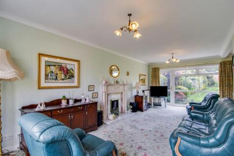 LOUNGE DINING ROOM