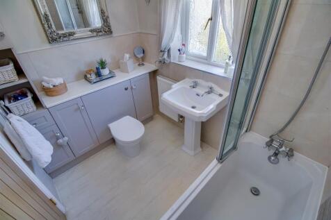 BATHROOM/W.C.