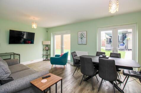 KITCHEN/DINING/SITTING ROOM