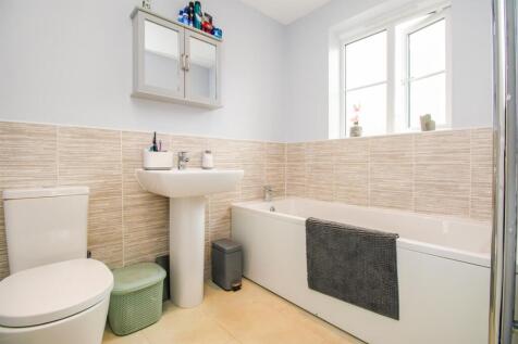 EN SUITE BATHROOM/W.C.