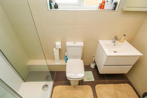 SHOWER ROOM/W.C.