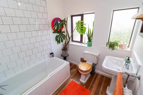 BATHROOM/W.C.