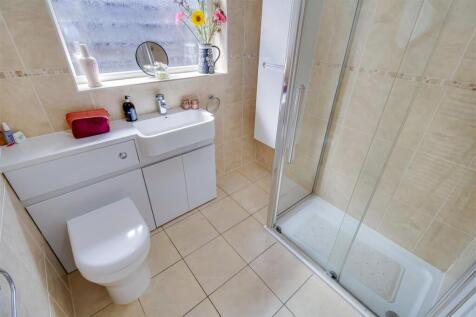 SHOWER ROOM/W.C.