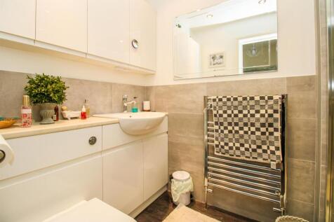 SHOWER ROOM/W.C.