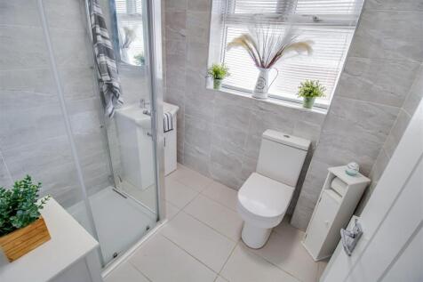 SHOWER ROOM/W.C.