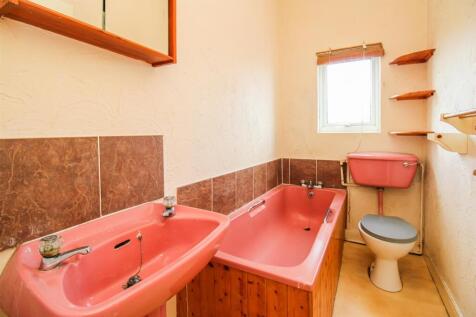 BATHROOM/W.C.