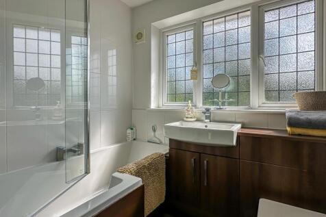 BATHROOM/W.C.