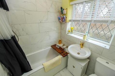 BATHROOM/W.C.