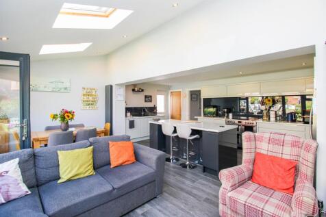 DINING/SITTING ROOM