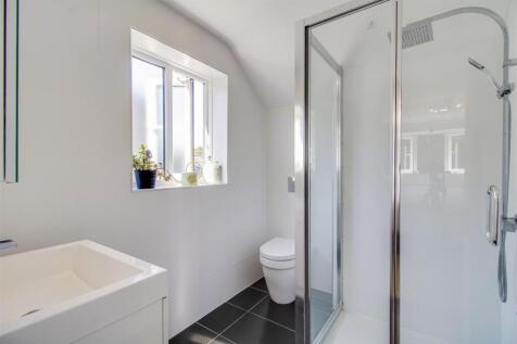 EN SUITE SHOWER ROOM/W.C.