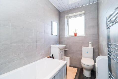 BATHROOM/W.C.