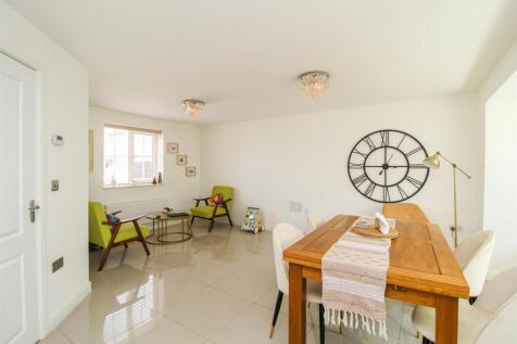 DINING/SITTING ROOM