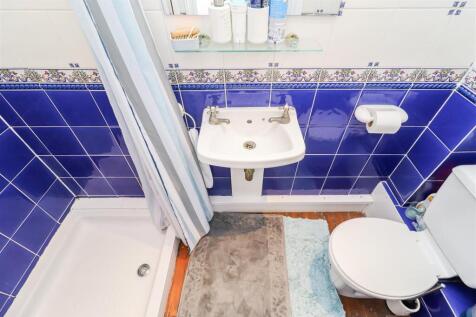 EN SUITE SHOWER ROOM/W.C.