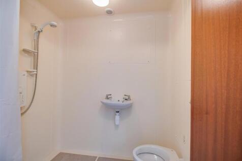 EN SUITE SHOWER ROOM/W.C.