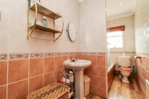BATHROOM/W.C.