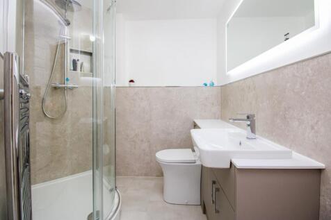 EN SUITE SHOWER ROOM